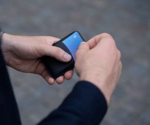 Οι μετοχές προσφέρουν τη δυνατότητα μακροπρόθεσμης ανάπτυξης και εισοδήματος από μερίσματα επενδύοντας σε εταιρείες που δημιουργούν αξία με την πάροδο του χρόνου, αλλά ενέχουν επίσης σημαντικό κίνδυνο λόγω της αστάθειας της αγοράς, των οικονομικών κύκλων και των γεγονότων που αφορούν συγκεκριμένα την εταιρεία. Το κλειδί είναι να επενδύετε με σαφή στρατηγική, σωστή διαφοροποίηση και μόνο με κεφάλαιο που δεν θα θέσει σε κίνδυνο την οικονομική σας σταθερότητα.