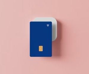 Το Forex προσφέρει ευκαιρίες για κέρδος από τις διακυμάνσεις μεταξύ των παγκόσμιων νομισμάτων σε μια αγορά με υψηλή ρευστότητα που διαπραγματεύεται 24 ώρες το 24ωρο, αλλά είναι επίσης ένας χώρος υψηλού κινδύνου λόγω της μόχλευσης, της έντονης μεταβλητότητας και του αντίκτυπου των μακροοικονομικών ειδήσεων. Το κλειδί είναι να κάνετε συναλλαγές με σαφή στρατηγική, αυστηρή διαχείριση κινδύνου και μόνο με κεφάλαιο που μπορείτε να χάσετε χωρίς να επηρεάσετε την οικονομική σας σταθερότητα.